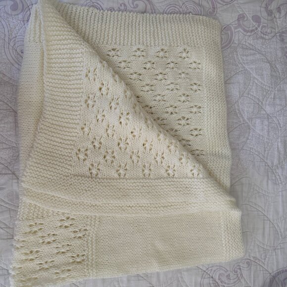Handmade Crochet Baby Blanket White Soft  43" x 30" - Picture 5 of 5